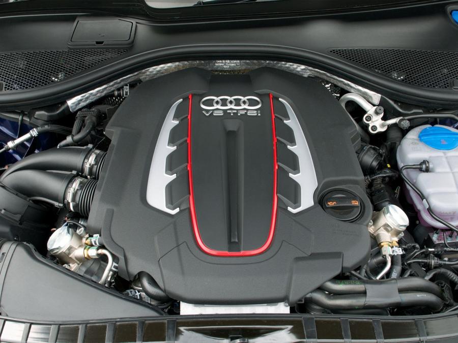 Моторный отсек Audi S6 Sedan (4G, C7) 2012 года  (UK) (фото 10 из 13)